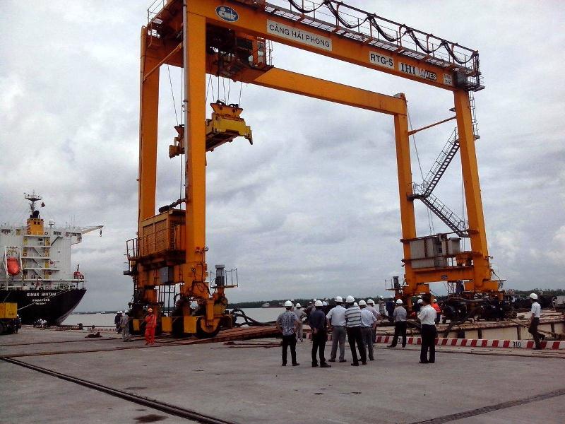 Dự án Vận chuyển 2 cần cẩu khung Container RTG